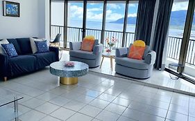 Cairns Ocean View Apartment In Aquarius